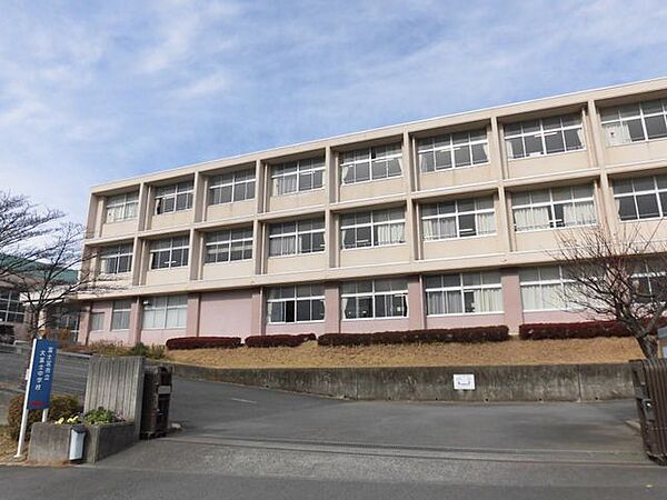 徒歩11分。富士宮市立大富士中学校 820m