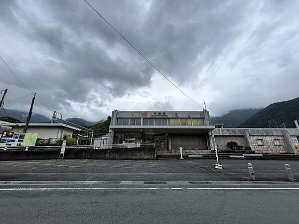 徒歩52分。南部町役場分庁舎 4090m