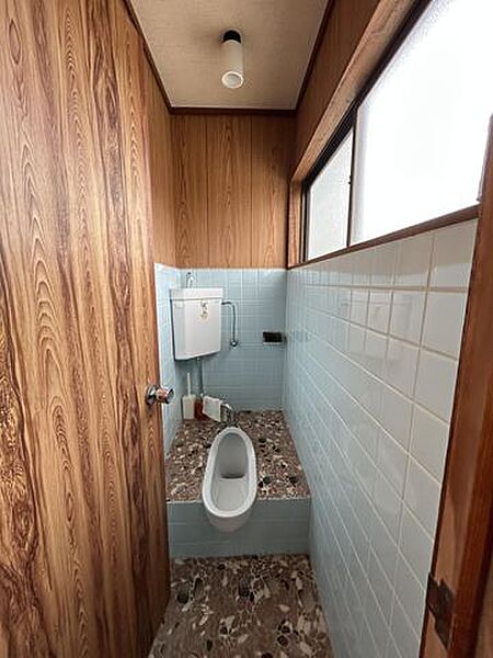 【2階トイレ】2階建て。各階にトイレがあり、夜間や忙しい朝の利用にも便利に使えます。