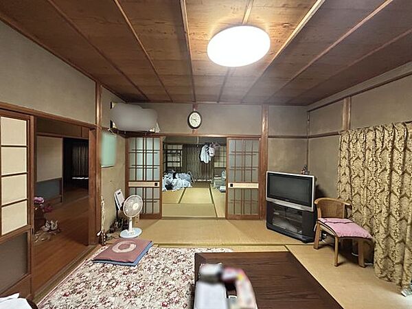 【1階和室】約8帖。