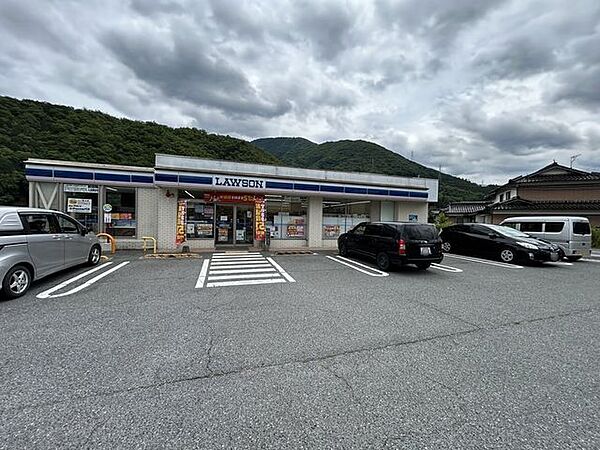 徒歩17分。ローソン和田山久世田店 1300m