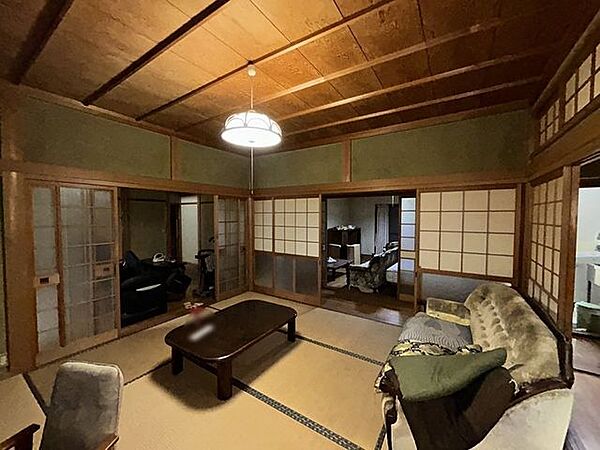 【1階和室】約8帖。