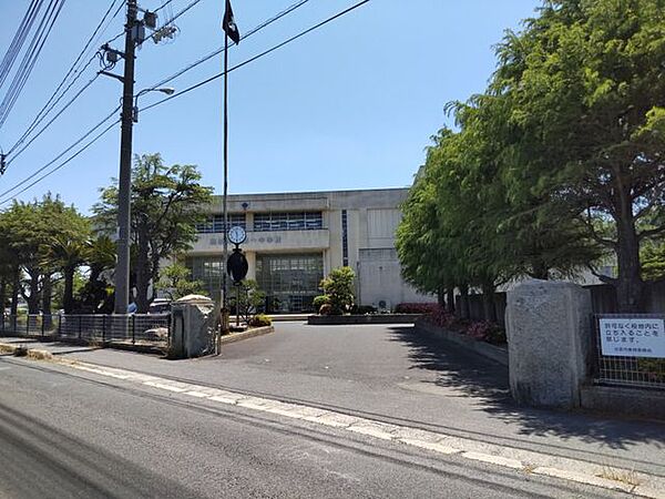 出雲市立第一中学校 徒歩13分。 980m