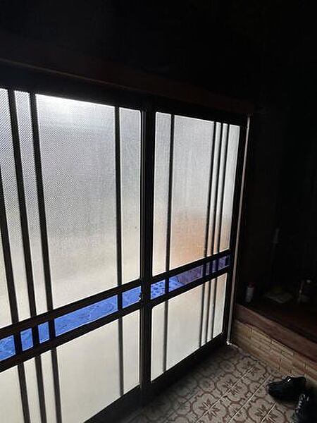 【玄関内観】