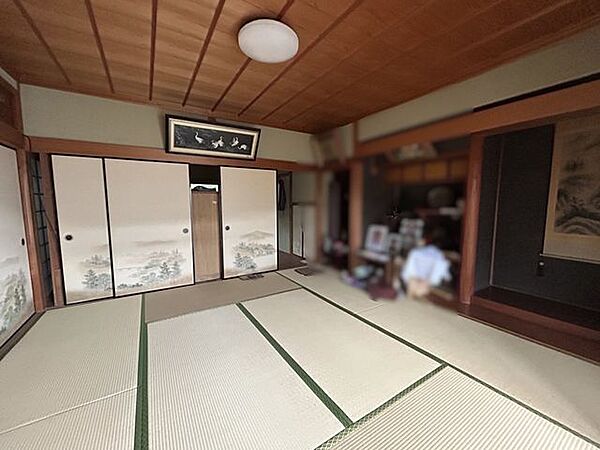 【1階8帖和室】