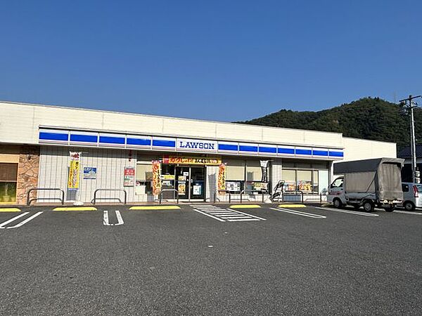 ローソン美作福本店 徒歩11分。 848m