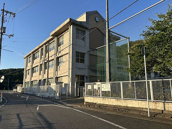 . 【周辺環境/小学校】美作市立土居小学校まで1714m（徒歩22分）
