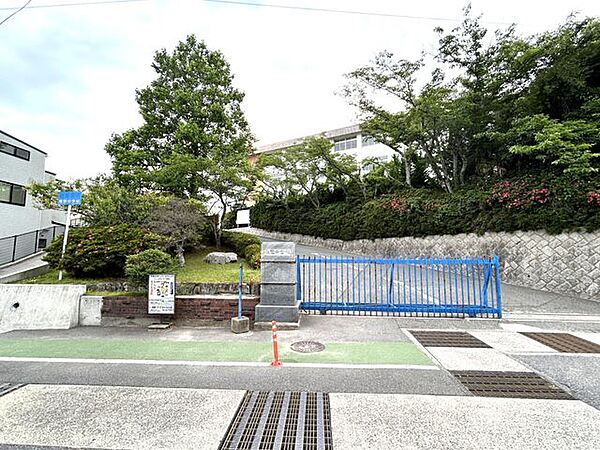 熊野町立熊野中学校 徒歩9分。 690m