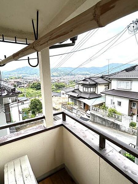 【眺望】高台に位置しており景色がいいだけでなく、夏でも風が良く通ります。