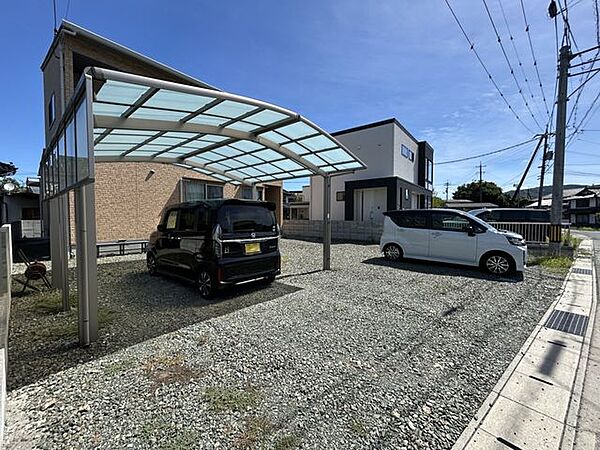 【駐車スペース】4台駐車可能です。