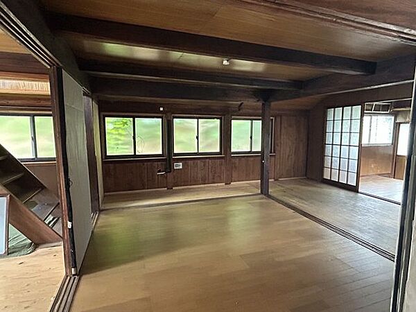 【1階9.2帖洋室1】キッチンに隣接しているため、リビングダイニングとしてもご利用いただけます。