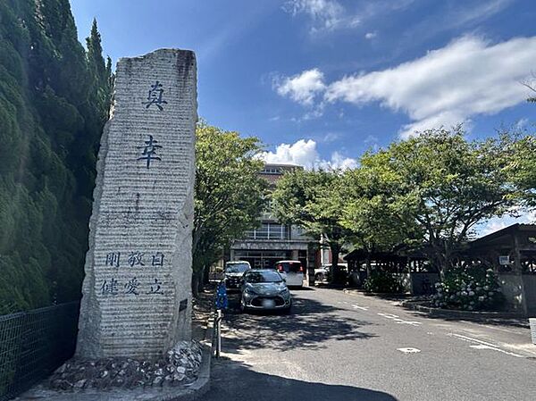 出雲市立河南中学校 徒歩7分。 500m