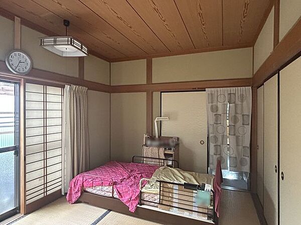 【和室2】約6帖。押入があり収納しやすく、落ち着いた雰囲気でくつろげる和室です。