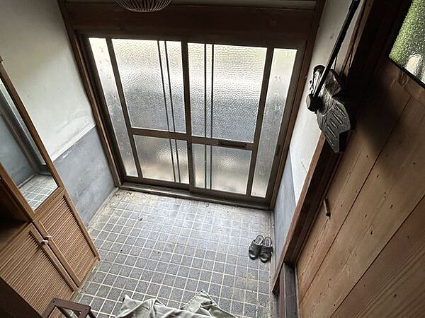 【玄関内観】