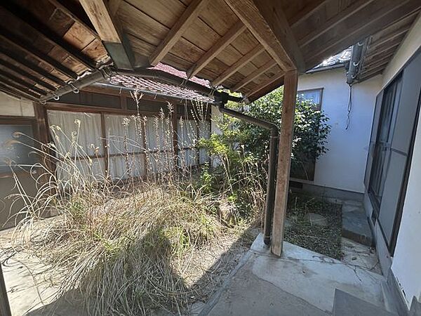 【中庭】