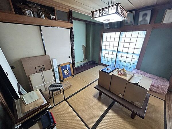 【和室3】6帖。襖を開ければ、隣の和室と合わせて広い一室としても使えます。
