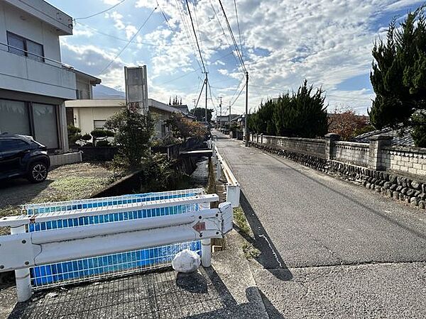 【前面道路】北側公道の幅員は、3.7ｍ。