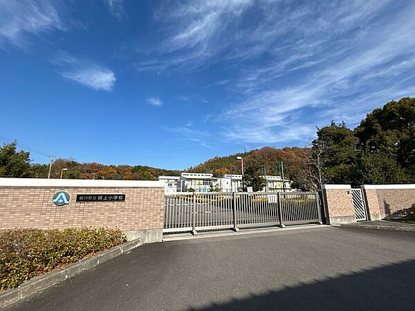 綾川町立綾上小学校 徒歩30分。 2390m