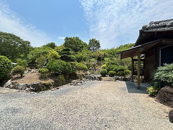 【庭】