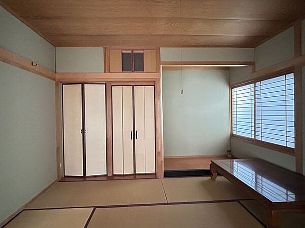 【和室1】約8帖。来客用や主寝室としても使いやすい広さ。