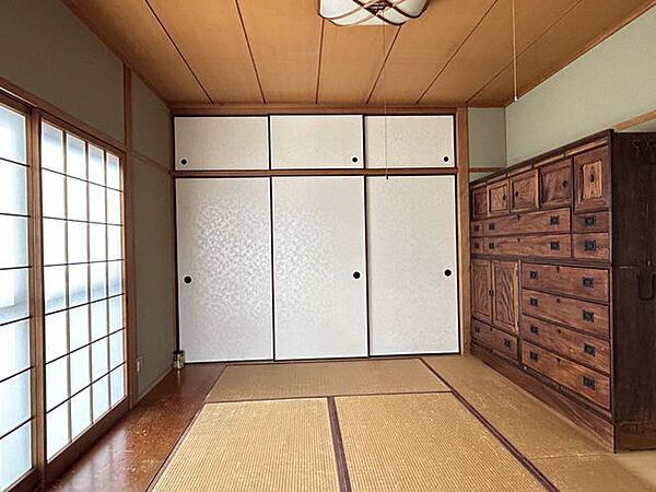 【和室2】約6帖。寝室や趣味部屋など多用途に活用可能。