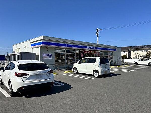 【周辺環境/コンビニ】ローソン新居浜田の上店まで700m（徒歩9分）