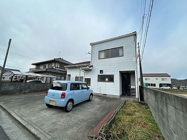 【外観】南向きで日当たり良好な2階建4SSKの住宅です。