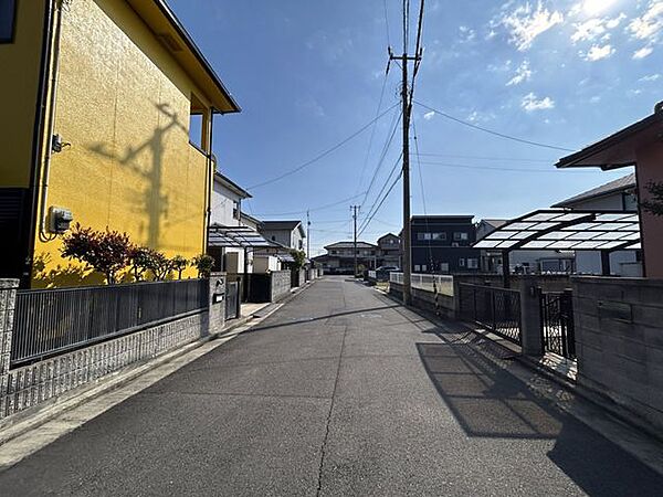 高松市立香東 【前面道路】西側私道幅員は、約6ｍ。 1300m