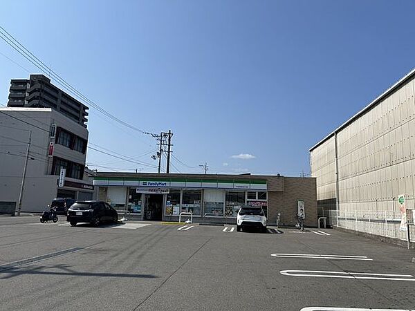 ファミリーマート今治別宮町四丁目店 徒歩11分。 850m