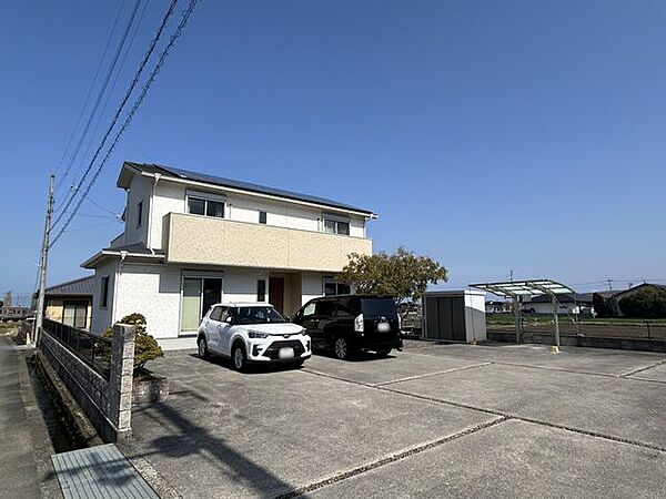 【駐車場】敷地内に4台駐車可能です。