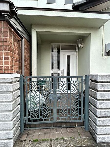 【玄関外観】