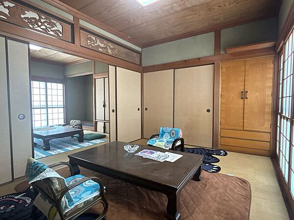 【2階和室3】約6帖。襖を開ければ、隣の和室と合わせて広い一室としても使えます。