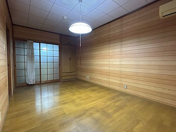 【洋室2】約7.5帖。