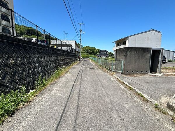 【前面道路】南東側。