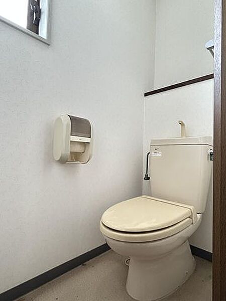 【2Fトイレ】2階にもトイレを設置しています。各階にトイレがあり、ご家族みなさまに便利です。