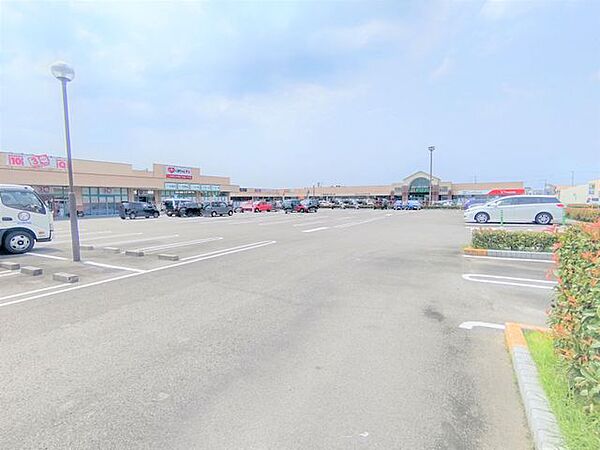 フジ夏目店 徒歩26分。 2040m
