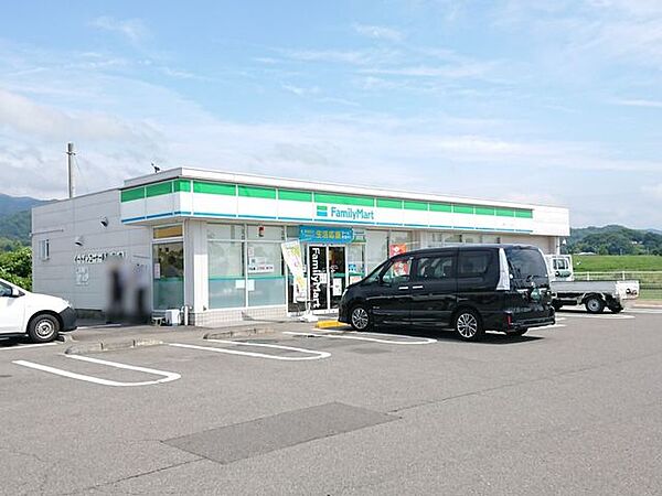 ファミリーマート北条バイパス店 徒歩22分。 1690m