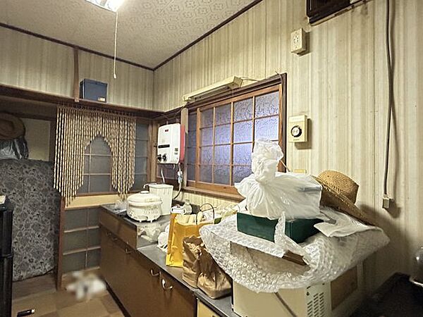【キッチン】作業スペースが確保されたキッチンで、毎日のお料理や片付けを進めやすい空間です。