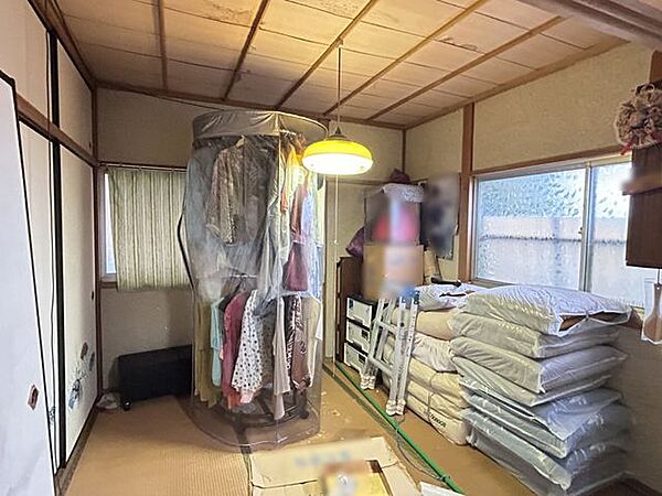 【和室】収納スペースを確保しており、住空間を有効に活用しやすいお部屋です。