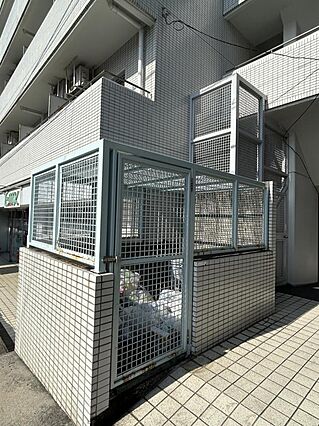 【ゴミ捨て場】