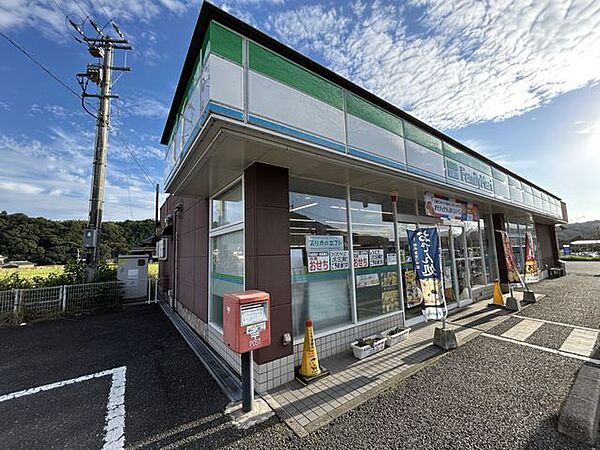 ファミリーマート杵築八坂店 徒歩33分。 2600m