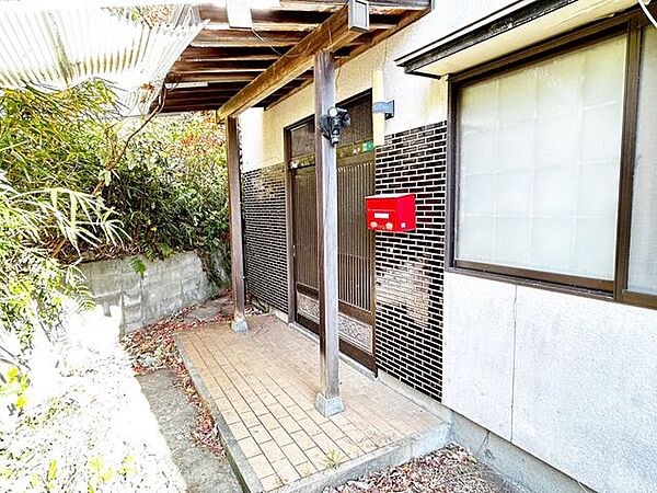 【玄関外観】