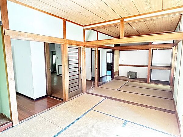 【続き間】手前：和室1約6帖、奥：和室2約4.5帖。