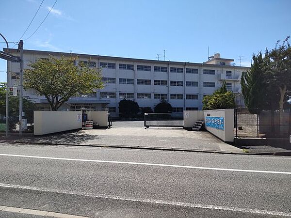 北九州市立吉田中学校 徒歩13分。 1040m