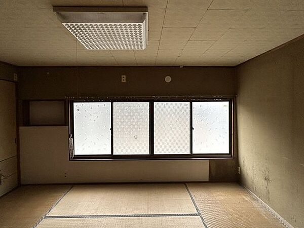 【和室1】広さは約6帖。