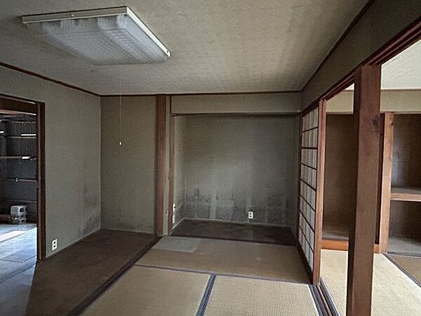 【和室2】広さは約4帖。
