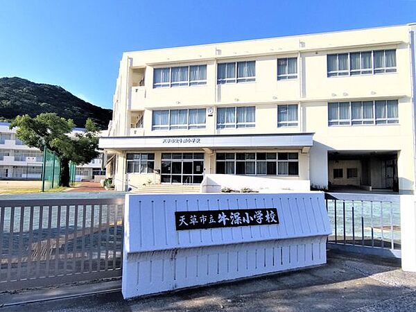 天草市立牛深小学校 徒歩28分。 2240m