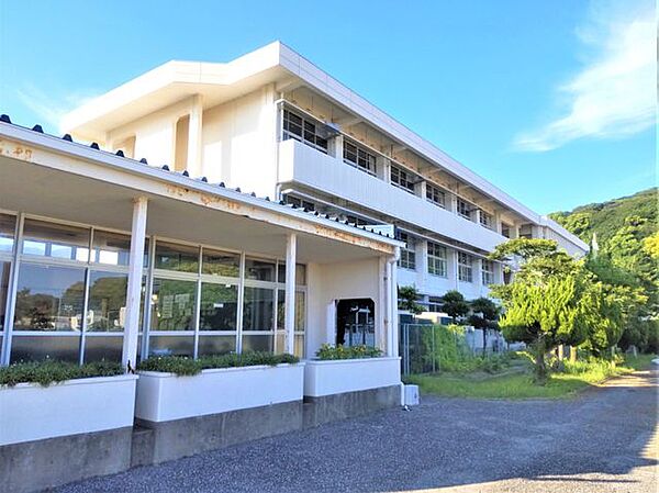 天草市立牛深中学校 徒歩37分。 2910m