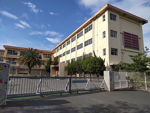 北九州市立西門司小学校 徒歩12分。 950m