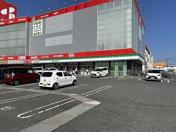 ファミリーマート小倉寺迫口店 徒歩10分。 750m